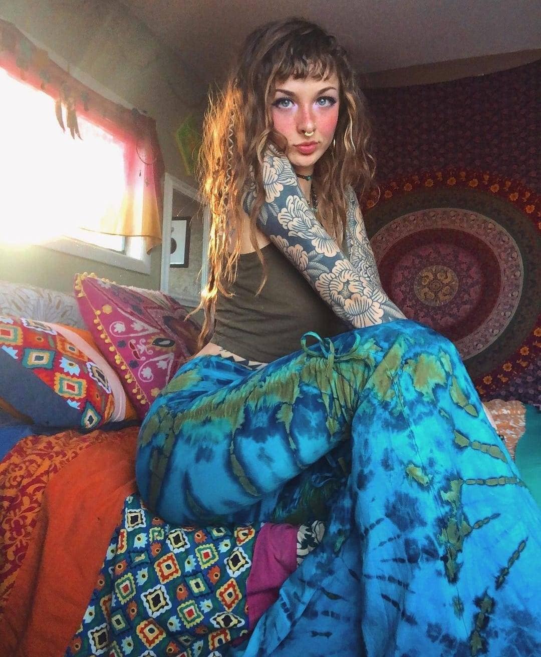 Tie Dye Bell Bottoms • Cotton Wide Flare Trousers • Flared Hot Yoga Leggings • Shanti Bells Flared Pants • Cinched Dance Wear • Calluna - Thumbnail 4