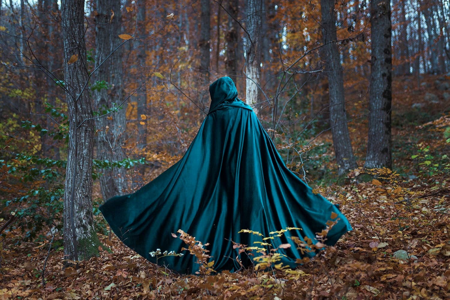 Velvet cape green hooded cloak, medieval elven fantasy costume cape with hood - Thumbnail 4